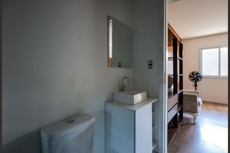 Banheiro de kitnet/studio à venda com 1 quarto, 30m² em Jardim Sabara, São Paulo