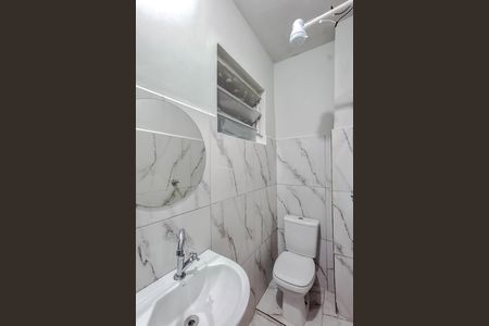 Banheiro de kitnet/studio para alugar com 1 quarto, 25m² em Liberdade, São Paulo