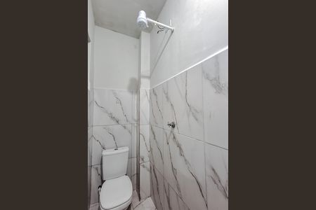 Banheiro de kitnet/studio para alugar com 1 quarto, 25m² em Liberdade, São Paulo