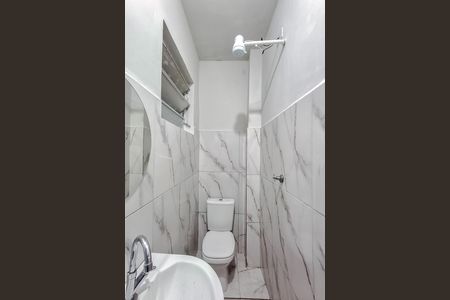 Banheiro de kitnet/studio para alugar com 1 quarto, 25m² em Liberdade, São Paulo