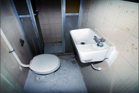 Banheiro de casa à venda com 1 quarto, 122m² em Vila Kosmos, Rio de Janeiro