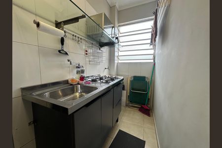 Cozinha de apartamento para alugar com 1 quarto, 40m² em Centro, São Vicente