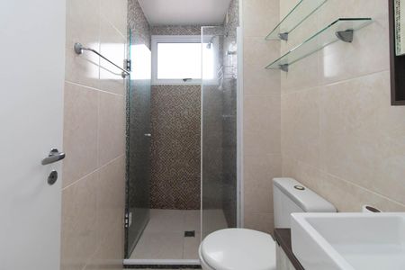 Banheiro de apartamento para alugar com 2 quartos, 52m² em Cristal, Porto Alegre