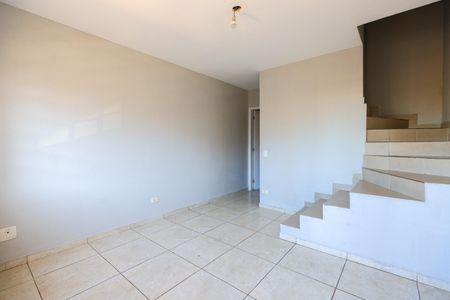 Sala de casa para alugar com 2 quartos, 120m² em Cidade Intercap, Taboão da Serra