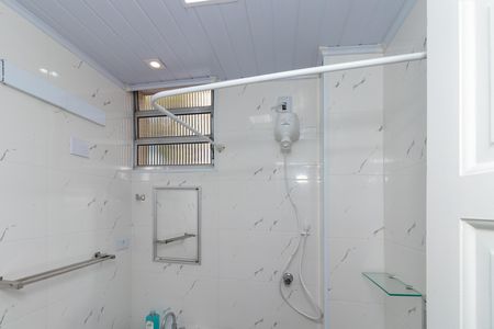 Banheiro de apartamento para alugar com 1 quarto, 45m² em Bom Retiro, São Paulo