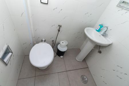 Banheiro de apartamento para alugar com 1 quarto, 45m² em Bom Retiro, São Paulo
