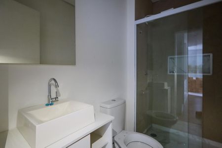 Banheiro de kitnet/studio para alugar com 1 quarto, 30m² em Jardim Sabara, São Paulo