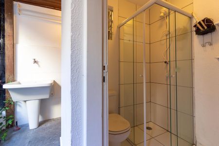 Casa de condomínio para alugar com 110m², 4 quartos e 1 vaga Casa de condomínio para alugar com 110m², 4 quartos e 1 vagaBanheiro de serviço