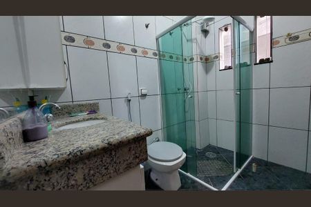 Casa à venda com 256m², 5 quartos e 2 vagas Casa à venda com 256m², 5 quartos e 2 vagasBanheiro