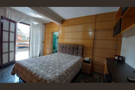 Casa à venda com 256m², 5 quartos e 2 vagas Casa à venda com 256m², 5 quartos e 2 vagasQuarto