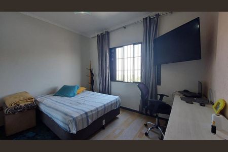Casa à venda com 256m², 5 quartos e 2 vagas Casa à venda com 256m², 5 quartos e 2 vagasQuarto