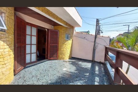 Casa à venda com 256m², 5 quartos e 2 vagas Casa à venda com 256m², 5 quartos e 2 vagasVaranda