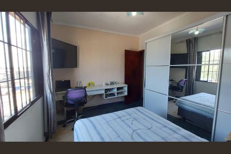 Casa à venda com 256m², 5 quartos e 2 vagas Casa à venda com 256m², 5 quartos e 2 vagasQuarto