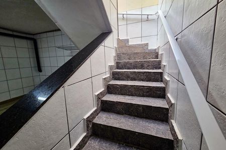 Casa de condomínio para alugar com 154m², 3 quartos e 4 vagas Casa de condomínio para alugar com 154m², 3 quartos e 4 vagasEscada