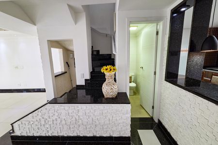 Sala de casa de condomínio para alugar com 3 quartos, 154m² em Nova Mirim, Praia Grande