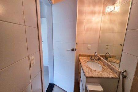 Banheiro da Suíte 2 de casa de condomínio para alugar com 3 quartos, 154m² em Nova Mirim, Praia Grande