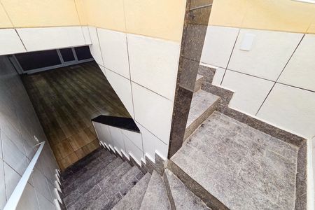Casa de condomínio para alugar com 154m², 3 quartos e 4 vagas Casa de condomínio para alugar com 154m², 3 quartos e 4 vagasEscada