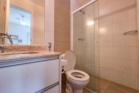 Casa de condomínio para alugar com 154m², 3 quartos e 4 vagas Casa de condomínio para alugar com 154m², 3 quartos e 4 vagasBanheiro da Suíte 2