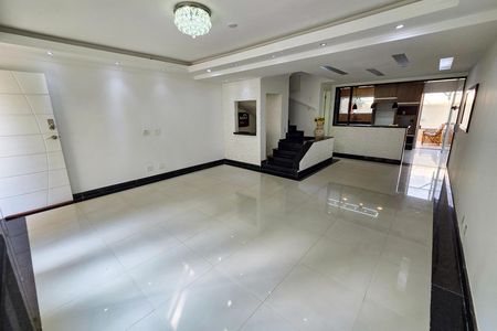 Casa de condomínio para alugar com 154m², 3 quartos e 4 vagas Casa de condomínio para alugar com 154m², 3 quartos e 4 vagasSala