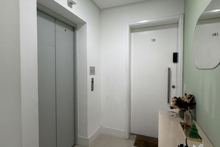 Apartamento para alugar com 111m², 2 quartos e 2 vagasHall