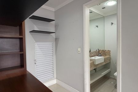 Lavabo de apartamento para alugar com 2 quartos, 111m² em Ponta da Praia, Santos