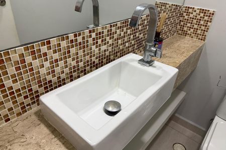 Lavabo de apartamento para alugar com 2 quartos, 111m² em Ponta da Praia, Santos