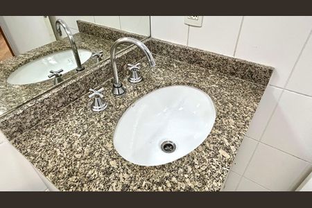 Apartamento à venda com 75m², 2 quartos e 2 vagas Apartamento à venda com 75m², 2 quartos e 2 vagasBanheiro da Suíte