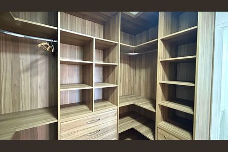 Closet da suíte de apartamento à venda com 2 quartos, 75m² em Vila Augusta, Guarulhos