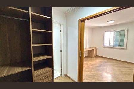 Apartamento à venda com 75m², 2 quartos e 2 vagas Apartamento à venda com 75m², 2 quartos e 2 vagasCloset da suíte