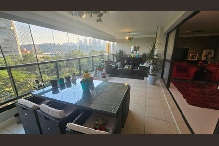 Apartamento para alugar com 3 quartos, 210m² em Santo Amaro, São Paulo