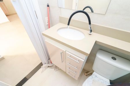 Banheiro de apartamento para alugar com 2 quartos, 45m² em Jardins Recanto das Rosas, São Paulo