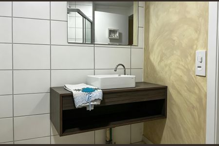 Banheiro de apartamento para alugar com 1 quarto, 34m² em Vila Suzana, São Paulo