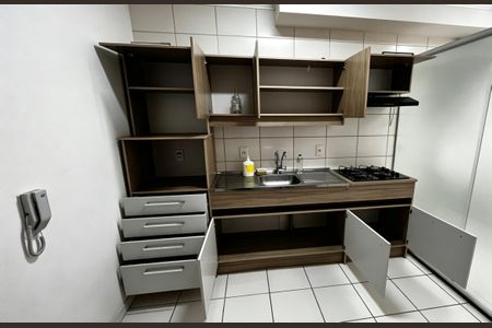 Cozinha de apartamento para alugar com 1 quarto, 34m² em Vila Suzana, São Paulo