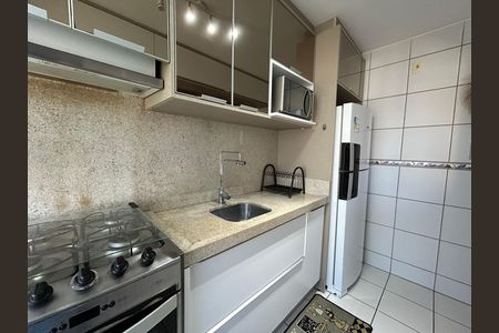 Cozinha de apartamento para alugar com 3 quartos, 81m² em Estreito, Florianópolis