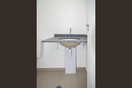 Banheiro  de kitnet/studio para alugar com 1 quarto, 24m² em Bela Vista, São Paulo