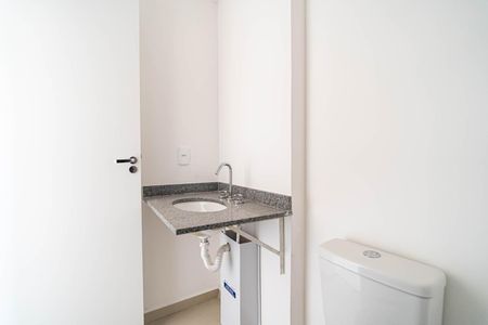 Banheiro de kitnet/studio para alugar com 1 quarto, 24m² em Bela Vista, São Paulo