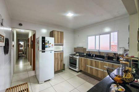 Cozinha de casa de condomínio para alugar com 2 quartos, 74m² em Maracanã, Praia Grande