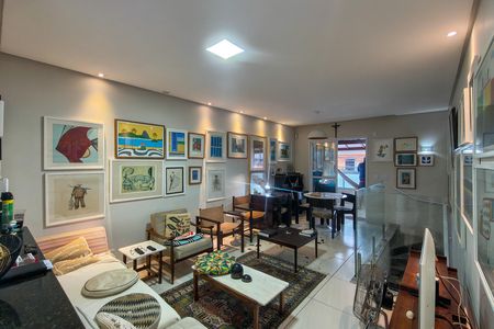 Sala de casa de condomínio para alugar com 2 quartos, 74m² em Maracanã, Praia Grande