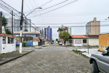 Rua de casa de condomínio para alugar com 2 quartos, 74m² em Maracanã, Praia Grande