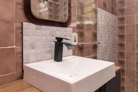 Casa para alugar com 100m², 2 quartos e 2 vagas Casa para alugar com 100m², 2 quartos e 2 vagasBanheiro