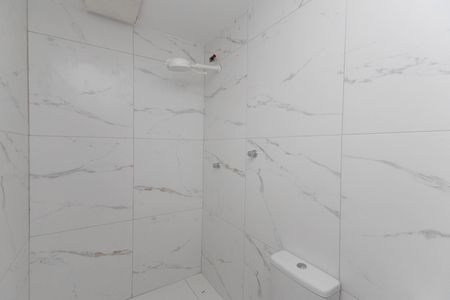 Banheiro 1 de casa para alugar com 2 quartos, 90m² em Parque Casa de Pedra, São Paulo