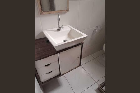 Banheiro de apartamento para alugar com 2 quartos, 75m² em Covanca, São Gonçalo
