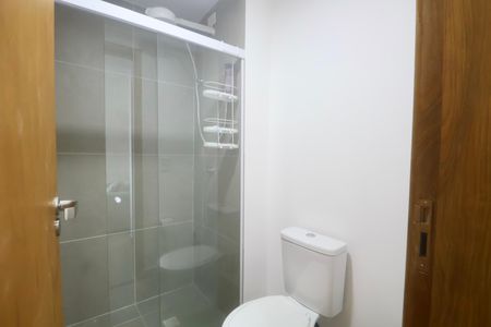 Banheiro Social de apartamento para alugar com 1 quarto, 56m² em Balneario Cidade Atlantica, Guarujá