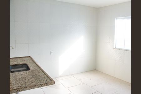 Cozinha  de casa de condomínio para alugar com 2 quartos, 78m² em Guaratiba, Rio de Janeiro