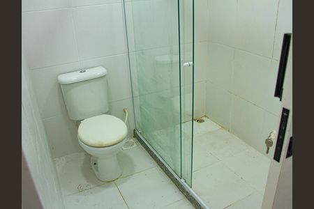Banheiro 1 de casa de condomínio para alugar com 2 quartos, 78m² em Guaratiba, Rio de Janeiro