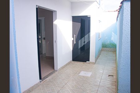 Entrada de casa de condomínio para alugar com 2 quartos, 78m² em Guaratiba, Rio de Janeiro