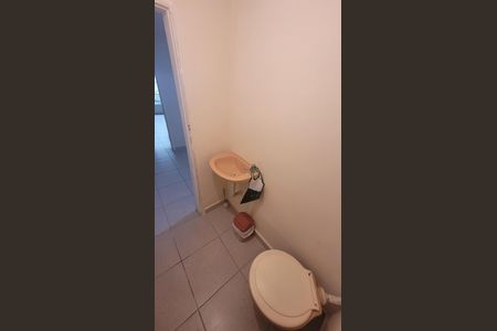 Casa para alugar com 250m², 4 quartos e 2 vagas Casa para alugar com 250m², 4 quartos e 2 vagasBanheiro de serviço