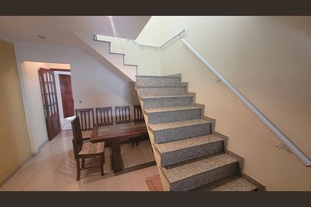 Sala de casa para alugar com 4 quartos, 250m² em Jardim Catarina, São Paulo