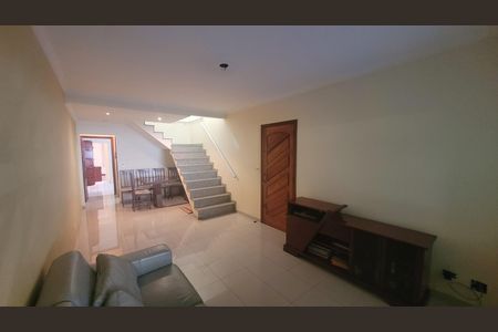 Casa à venda com 4 quartos, 250m² em Jardim Catarina, São Paulo
