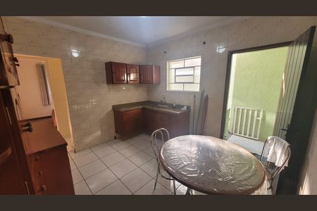 Casa para alugar com 250m², 4 quartos e 2 vagas Casa para alugar com 250m², 4 quartos e 2 vagasCozinha